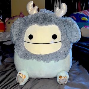 Evita the Bigfoot Squishmallow 20”